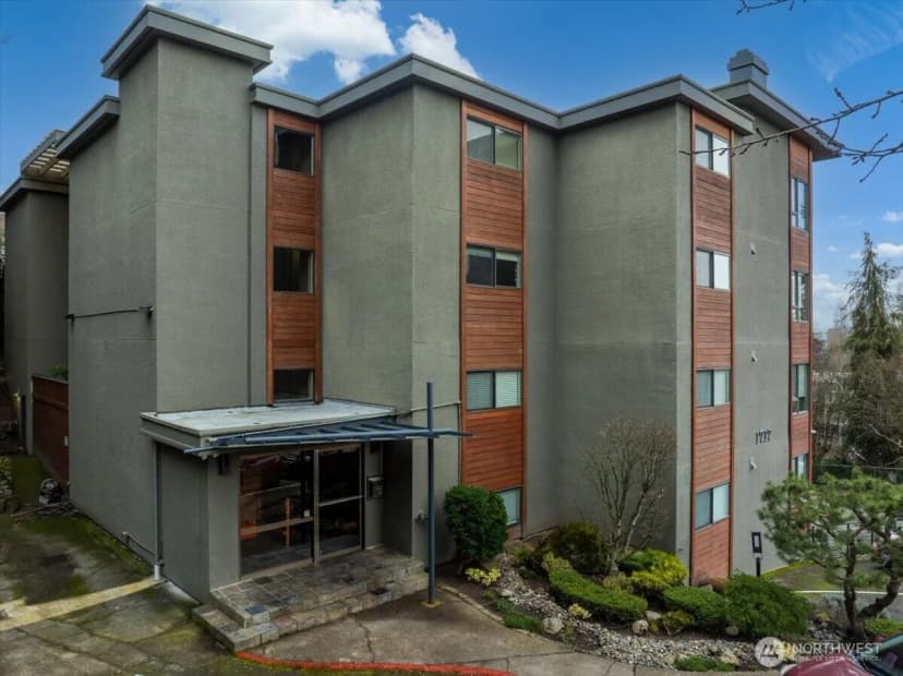 Property photo for 1717 5th Avenue N #103, Seattle photo 3