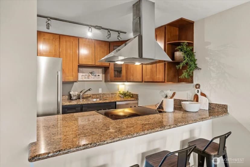 Property photo for 1717 5th Avenue N #103, Seattle photo 9