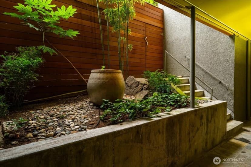 Property photo for 1717 5th Avenue N #103, Seattle photo 23