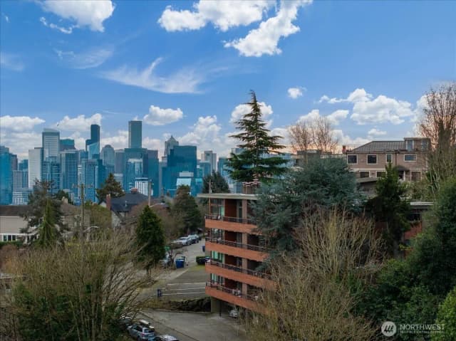 Property photo for 1717 5th Avenue N #103, Seattle photo 4