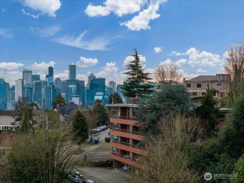 Property photo for 1717 5th Avenue N #103, Seattle photo 4