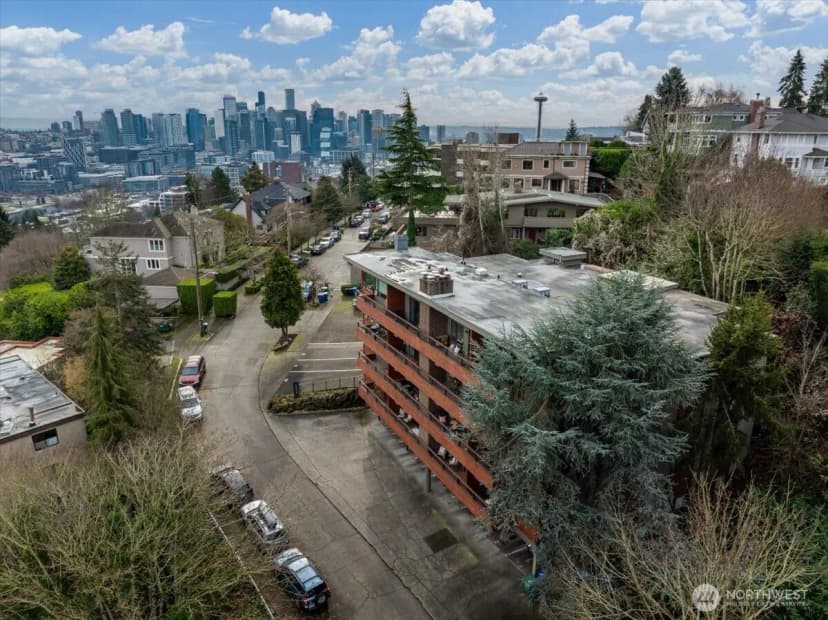Property photo for 1717 5th Avenue N #103, Seattle photo 25