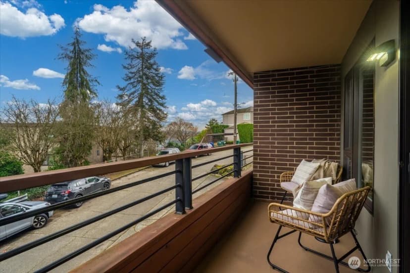 Property photo for 1717 5th Avenue N #103, Seattle photo 13