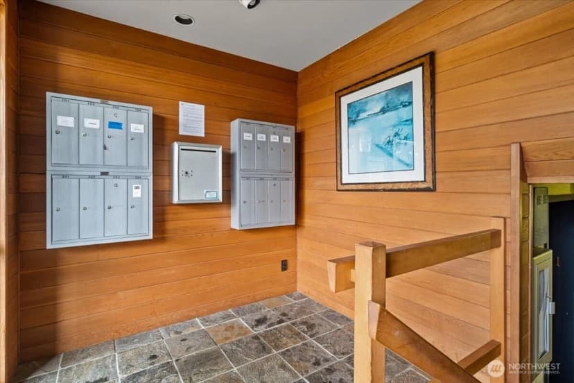 Property photo for 1717 5th Avenue N #103, Seattle photo 22