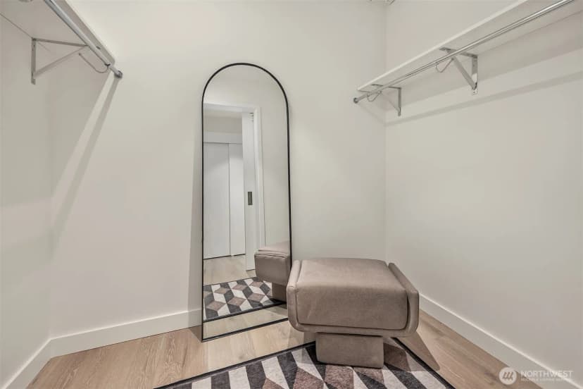 Property photo for 889 Avenue Square Ne #1702, Bellevue photo 9