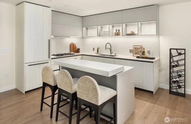 Property photo for 889 Avenue Square Ne #1702, Bellevue photo 5