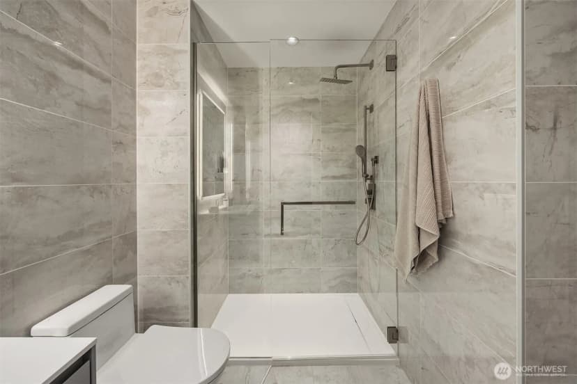 Property photo for 889 Avenue Square Ne #1702, Bellevue photo 11