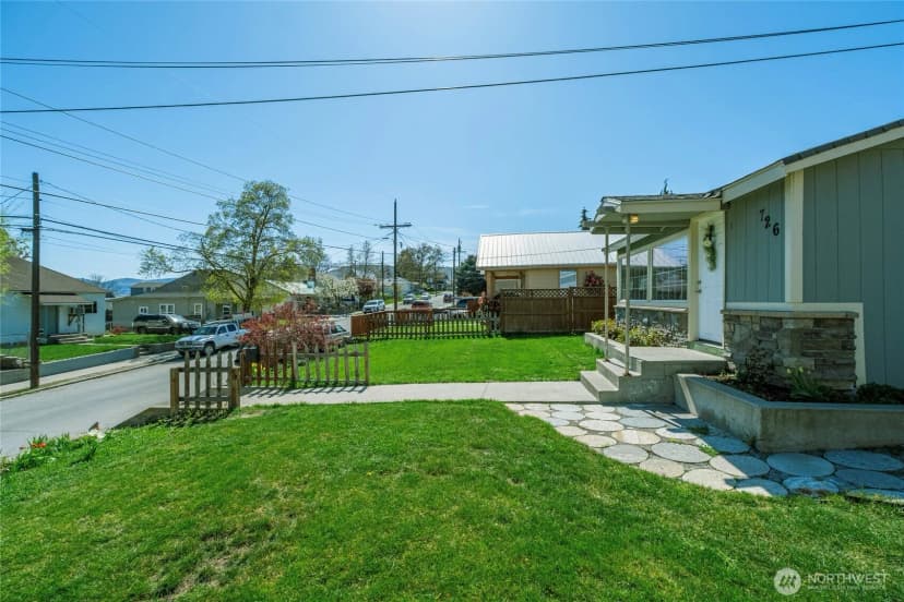 Property photo for 726 Methow Street, Wenatchee photo 6