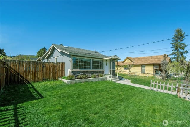 Property photo for 726 Methow Street, Wenatchee photo 5