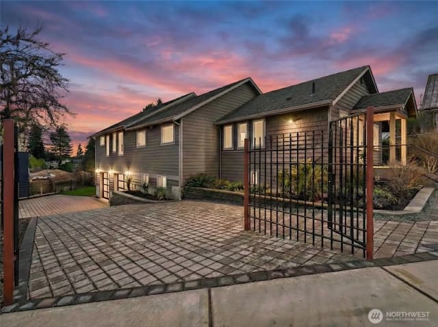 Property photo for 11642 Roseberg Ave S, Burien photo 2