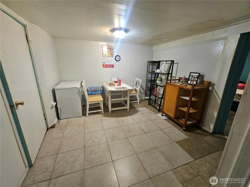 Property photo for 13727 37th Avenue S, Tukwila photo 10