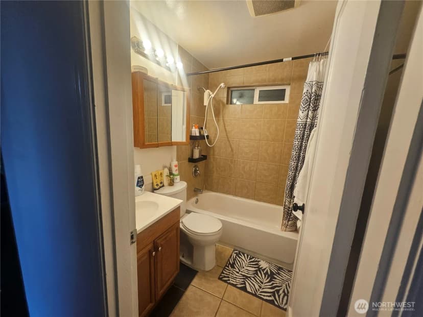 Property photo for 13727 37th Avenue S, Tukwila photo 6