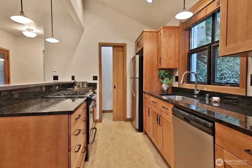 Property photo for 313 Edgecliff Drive, Langley photo 9
