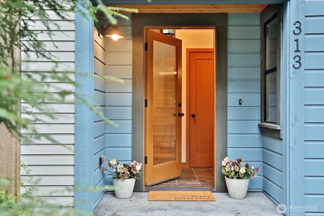 Property photo for 313 Edgecliff Drive, Langley