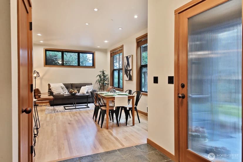 Property photo for 313 Edgecliff Drive, Langley photo 6
