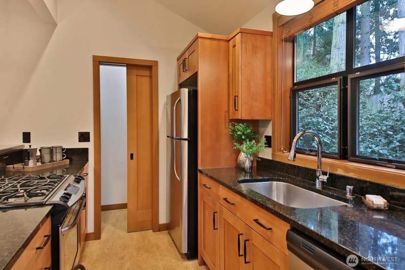 Property photo for 313 Edgecliff Drive, Langley photo 10