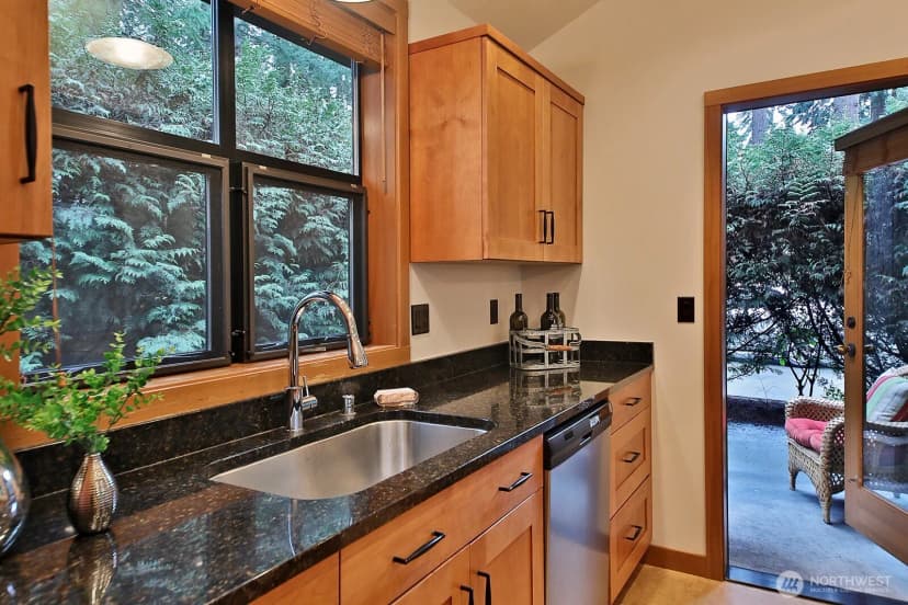 Property photo for 313 Edgecliff Drive, Langley photo 11