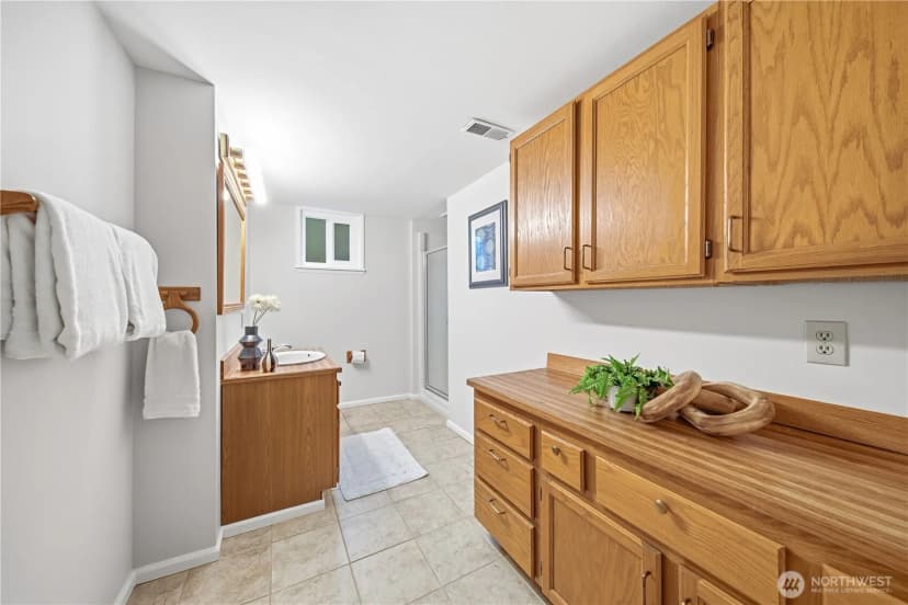 Property photo for 12638 Shorewood Drive Sw, Burien photo 38