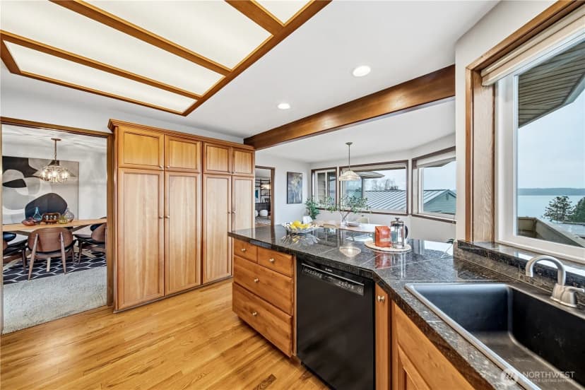 Property photo for 12638 Shorewood Drive Sw, Burien photo 24