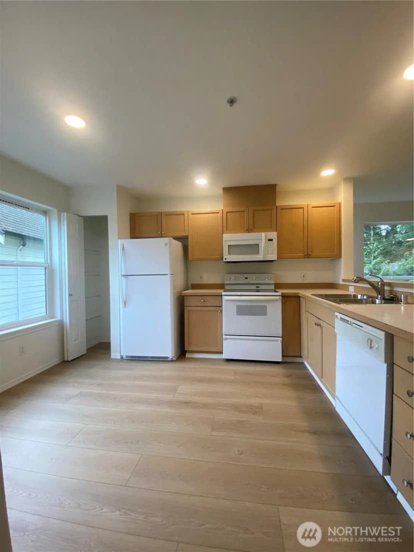 Property photo for 1600 121st Street Se #j101, Everett photo 10