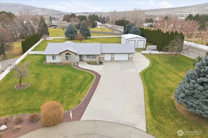 Property photo for 4105 Southlake Court, West Richland photo 2