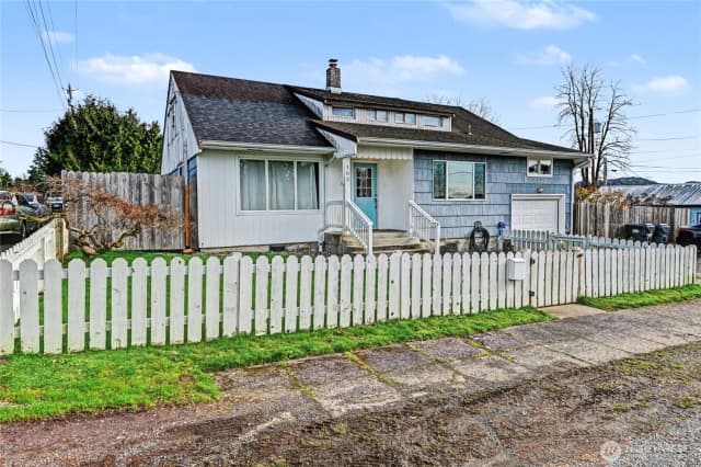 Property photo for 102 S Chehalis Street, Montesano