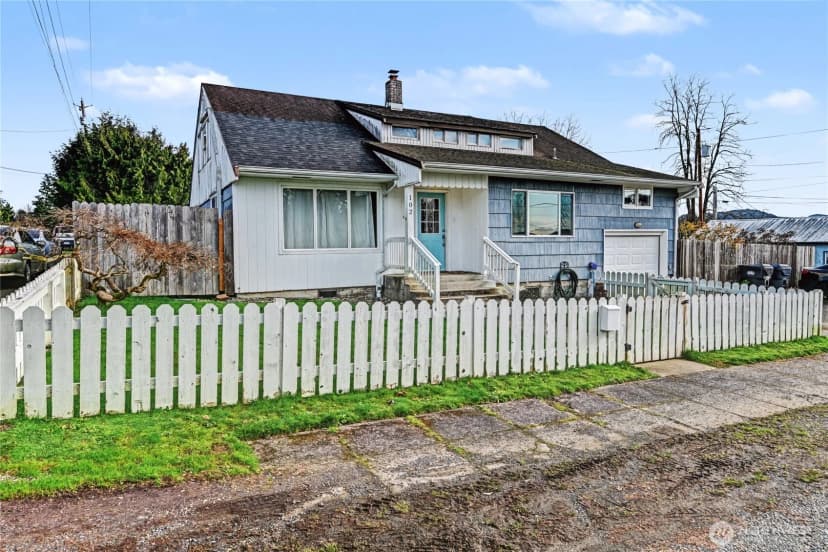 Property photo for 102 S Chehalis Street, Montesano