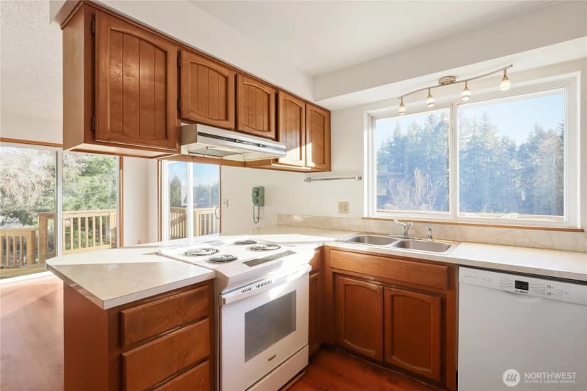 Property photo for 13082 Olalla Valley Road Se, Olalla photo 8