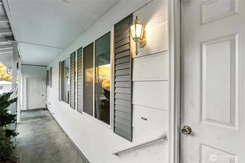 Property photo for 13082 Olalla Valley Road Se, Olalla photo 3