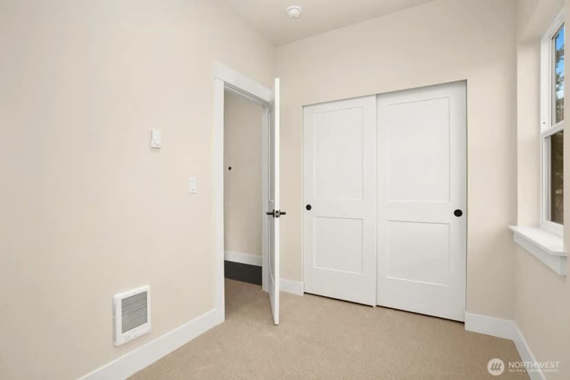 Property photo for 11916 4th Avenue Sw, Burien photo 11