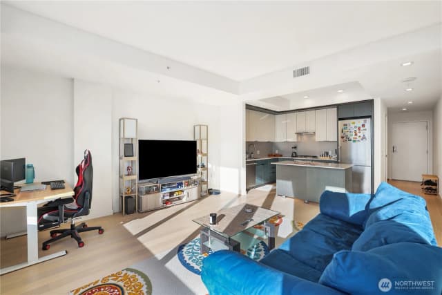 Property photo for 590 1st Avenue S #1005, Seattle photo 3