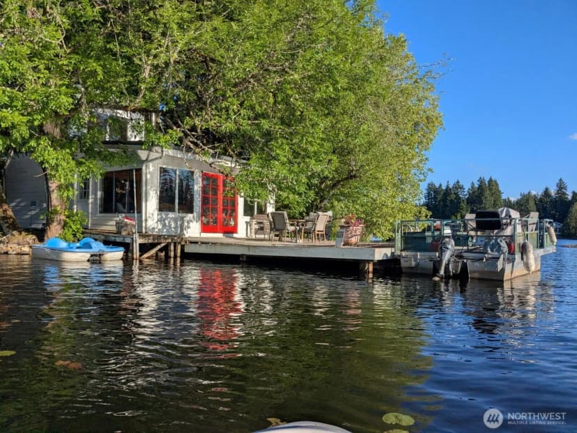 Property photo for 1111 Lake Sawyer Island, Black Diamond