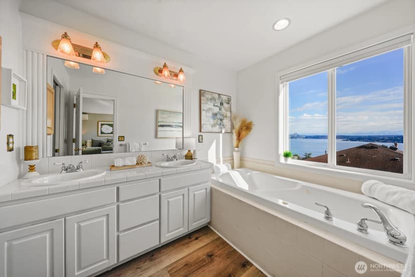 Property photo for 1354 32nd Avenue S, Seattle photo 11