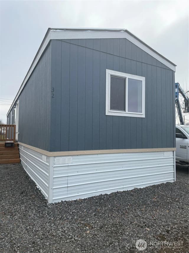 Property photo for 200 W Hawthorne Street #32, Connell