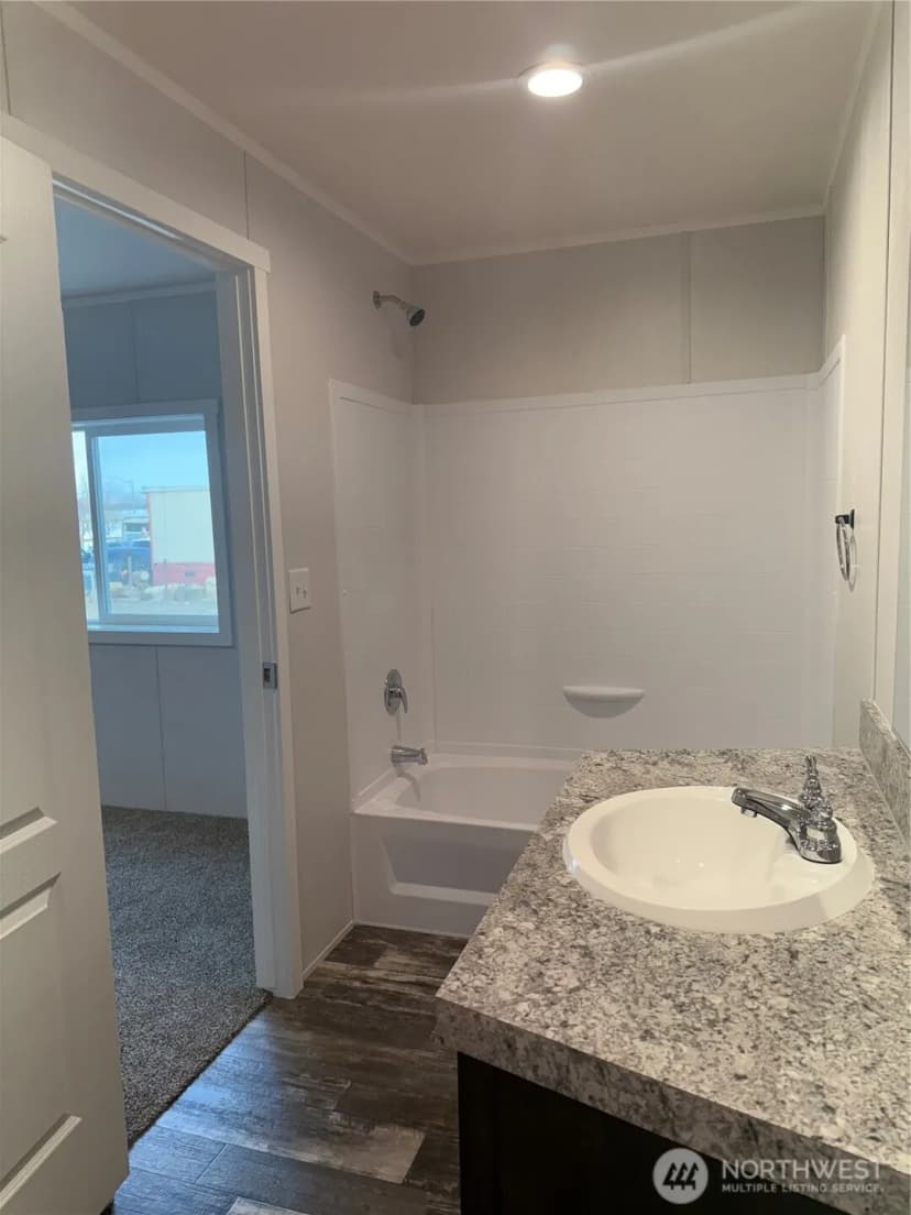 Property photo for 200 W Hawthorne Street #32, Connell photo 16