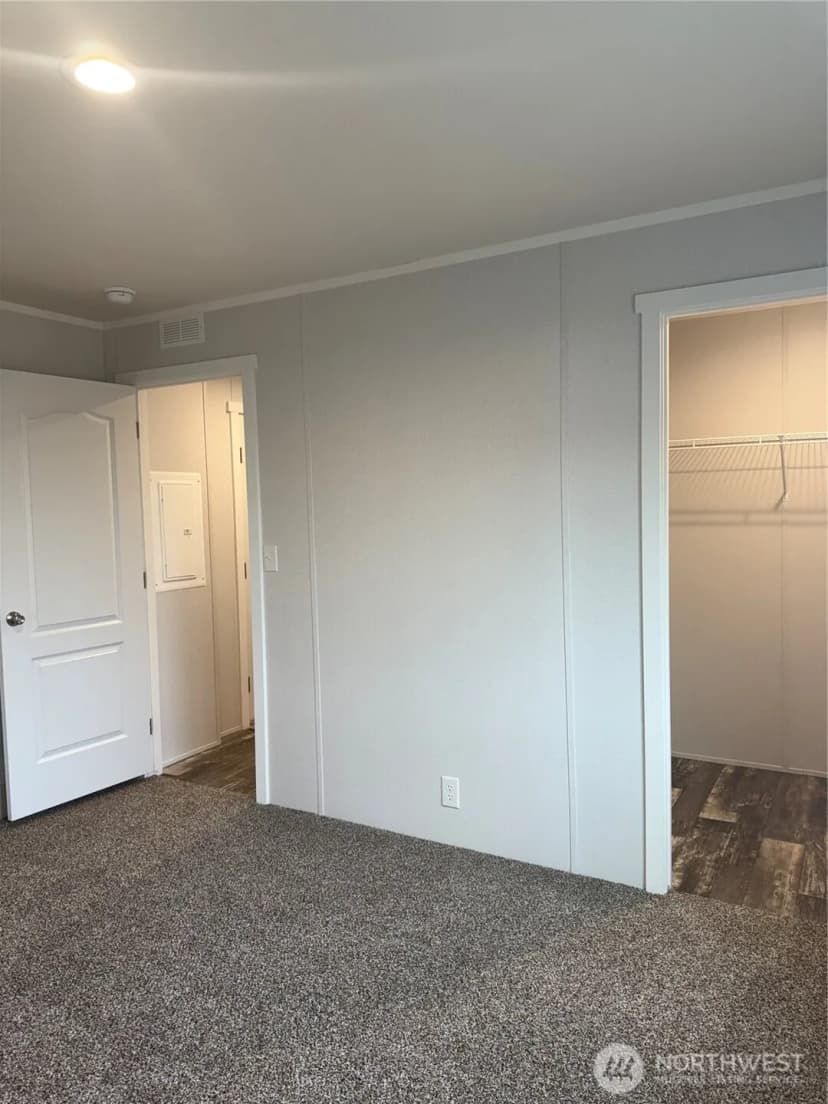 Property photo for 200 W Hawthorne Street #32, Connell photo 15