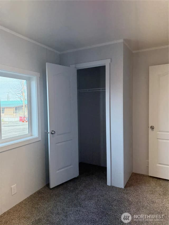 Property photo for 200 W Hawthorne Street #32, Connell photo 5