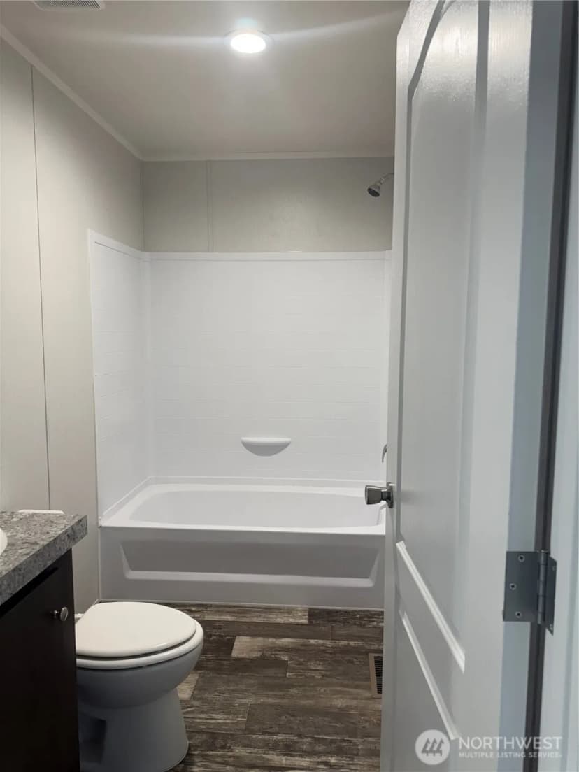 Property photo for 200 W Hawthorne Street #32, Connell photo 6