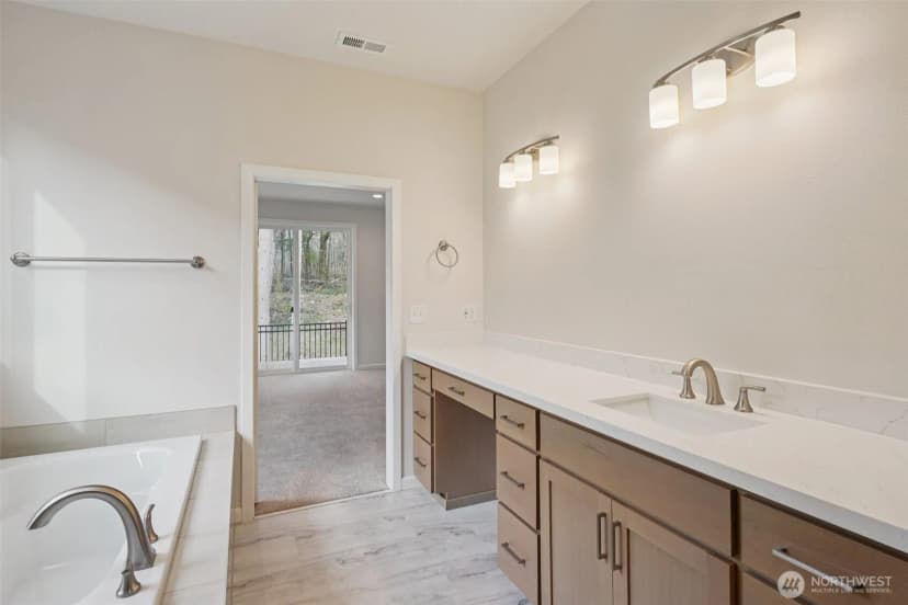 Property photo for 1303 60th Avenue Ne, Tacoma photo 17
