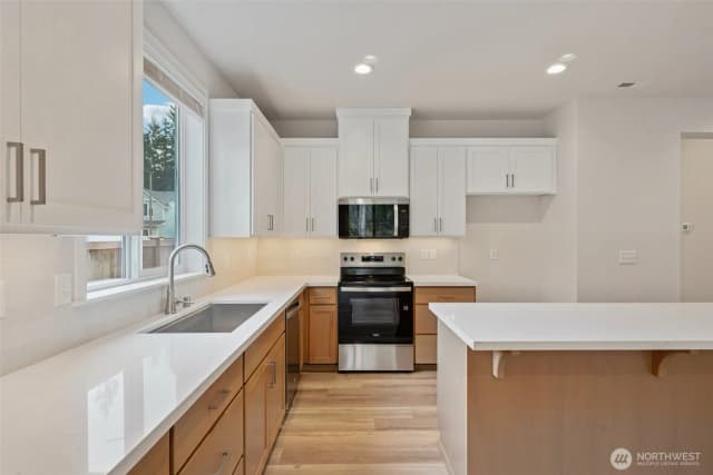 Property photo for 1303 60th Avenue Ne, Tacoma photo 2