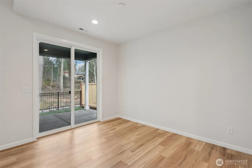 Property photo for 1303 60th Avenue Ne, Tacoma photo 9