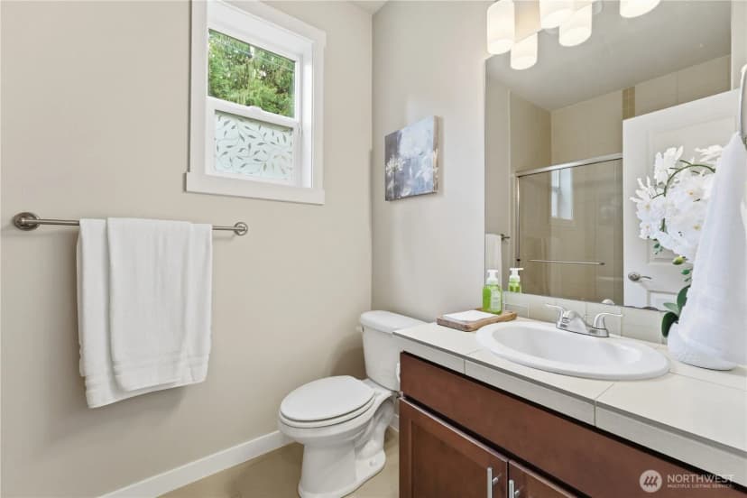 Property photo for 16005 74th Avenue Ne, Kenmore photo 4