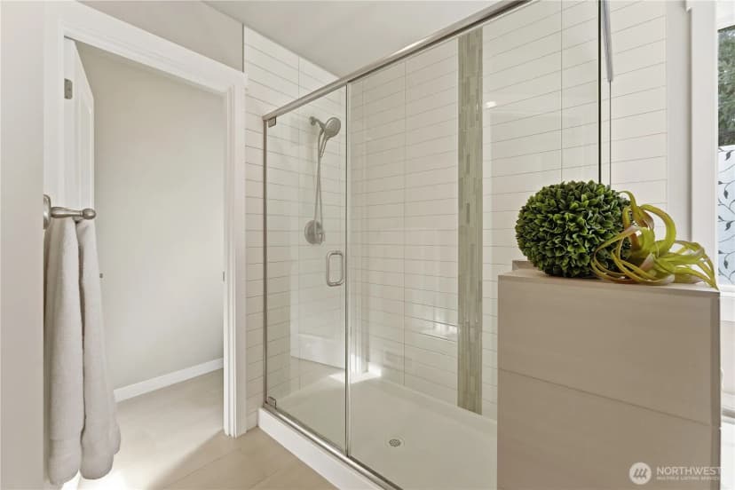 Property photo for 16005 74th Avenue Ne, Kenmore photo 24