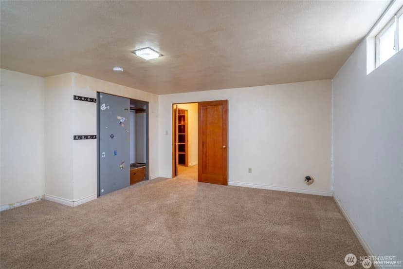 Property photo for 113 E 6th St, Lind photo 21