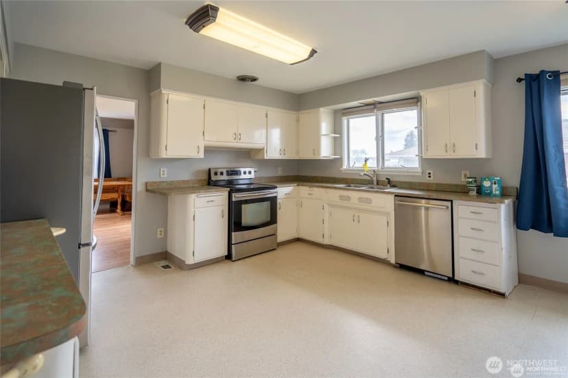 Property photo for 113 E 6th St, Lind photo 8