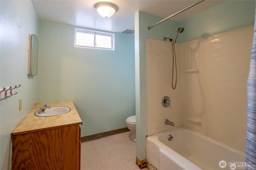 Property photo for 113 E 6th St, Lind photo 19