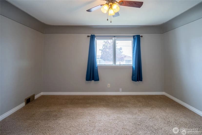 Property photo for 113 E 6th St, Lind photo 16