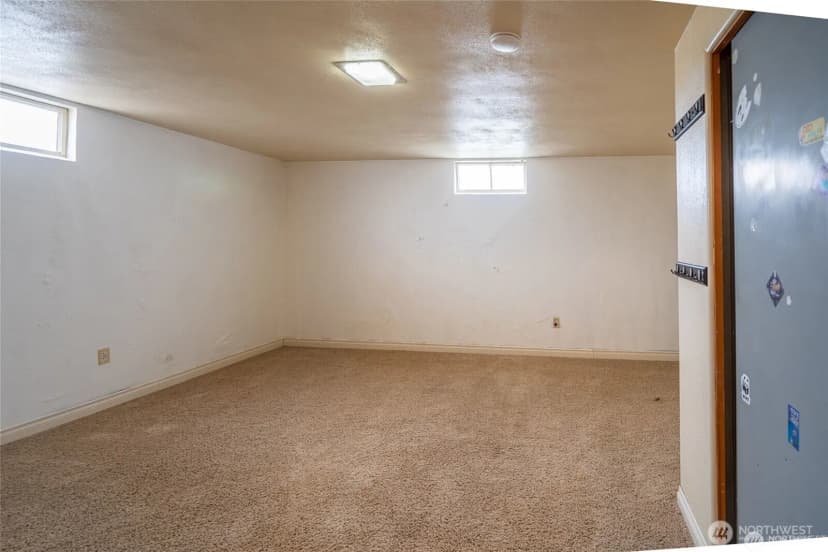 Property photo for 113 E 6th St, Lind photo 23