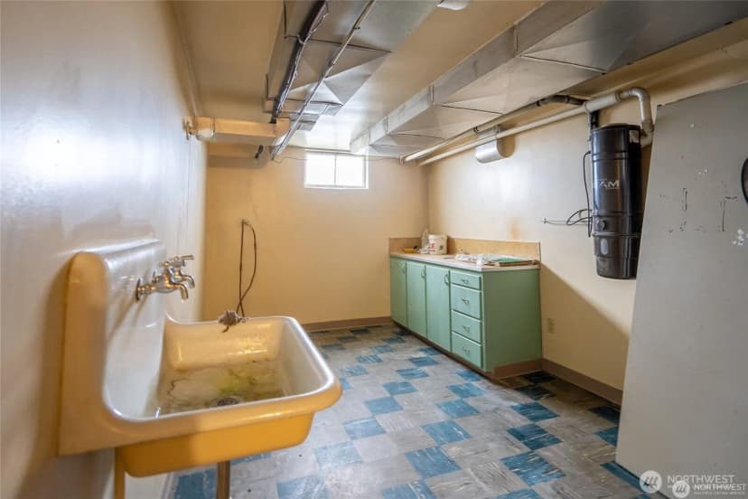 Property photo for 113 E 6th St, Lind photo 22