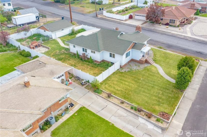 Property photo for 113 E 6th St, Lind photo 2